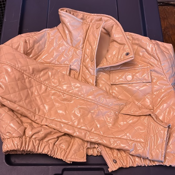 Cream - Picture 3 of 3